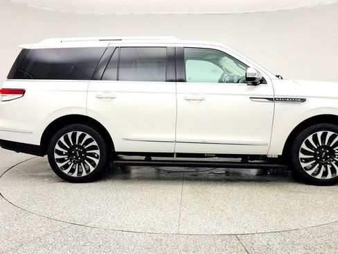 Used 2023 Lincoln Navigator Black Label image 4