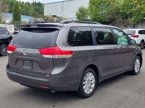 Used 2014 Toyota Sienna LE AWD/4WD image 13