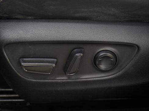 Used 2019 Toyota RAV4 Limited image 23