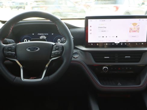 Used 2025 Ford Explorer ST image 14