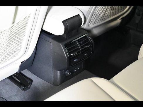 Certified 2025 Audi Q3 2.0T Premium w/ Convenience Package AWD/4WD image 18