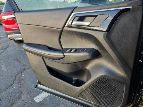 Used 2023 Mitsubishi Outlander SE image 16