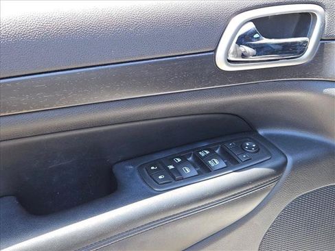 Used 2017 Jeep Grand Cherokee Altitude AWD/4WD image 9