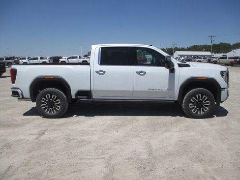 New 2026 GMC Sierra 2500 Denali Ultimate AWD/4WD image 3