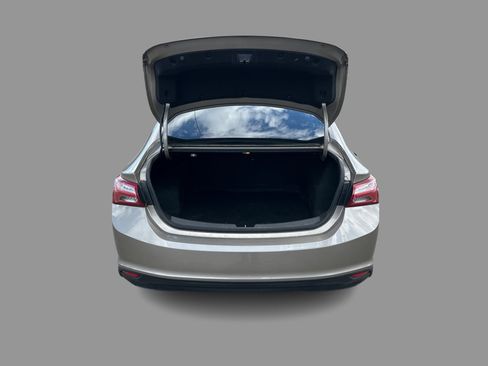 Used 2022 Chevrolet Malibu LT FWD image 21