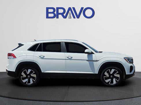 Used 2024 Volkswagen Atlas Cross Sport SE FWD image 5