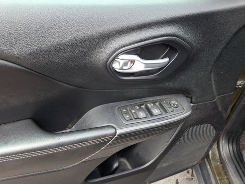 Used 2016 Jeep Cherokee 75th Anniversary AWD/4WD image 13