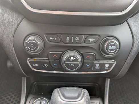 Used 2019 Jeep Cherokee Trailhawk w/ Comfort/Convenience Group image 20