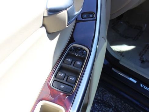 Used 2015 Volvo XC60 T6 w/ Proximity Package AWD/4WD image 25