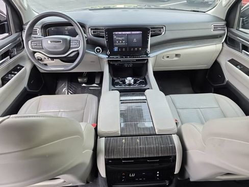 Used 2022 Jeep Wagoneer Series III AWD/4WD image 8