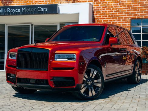 Used 2023 Rolls-Royce Cullinan AWD/4WD image 1