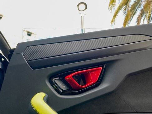 Used 2025 Lamborghini Urus SE image 95