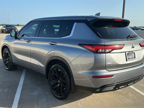 Used 2022 Mitsubishi Outlander SE FWD image 11