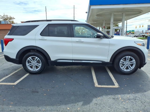 Used 2024 Ford Explorer XLT w/ Equipment Group 202A AWD/4WD image 9