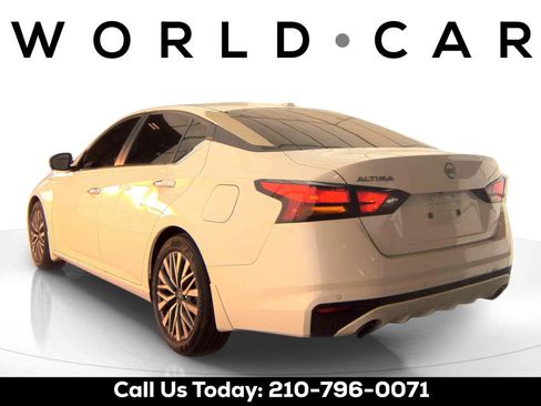 Used 2025 Nissan Altima 2.5 SV w/ SV Premium Package FWD image 3
