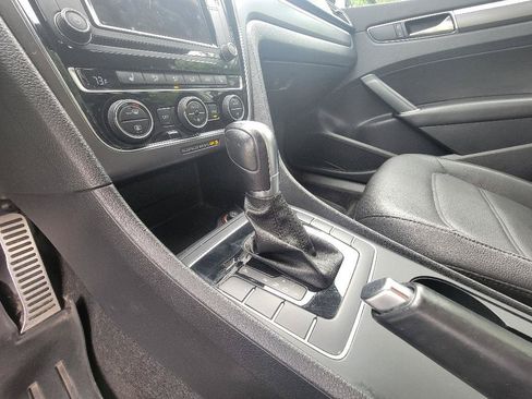 Used 2017 Volkswagen Passat 1.8T R-Line FWD image 21