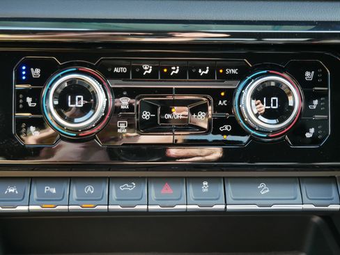 New 2026 GMC Sierra 1500 AT4 w/ Technology Package AWD/4WD image 8