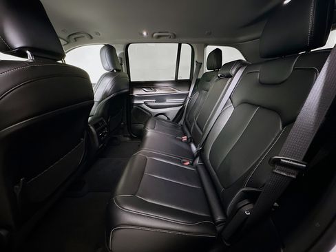 Used 2023 Jeep Grand Cherokee Limited AWD/4WD image 27