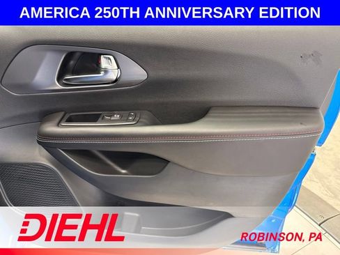 New 2027 Chrysler Pacifica Select FWD image 17
