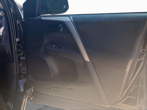 Used 2013 Toyota RAV4 XLE FWD image 22
