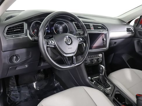 Used 2018 Volkswagen Tiguan SE AWD/4WD image 25