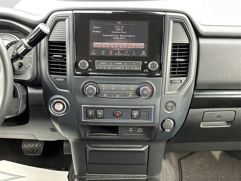 Used 2023 Nissan Titan SV image 16