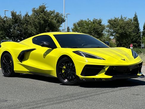 Used 2023 Chevrolet Corvette Stingray Preferred Cpe w/ Z51 Performance Package RWD image 2