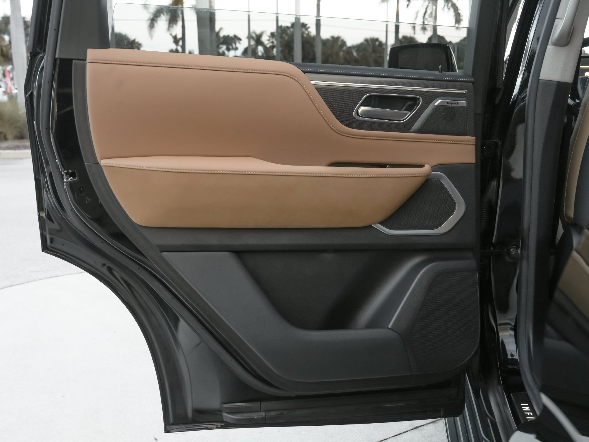 Certified 2025 INFINITI QX80 Luxe RWD image 41