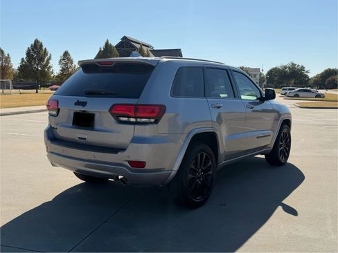 Used 2020 Jeep Grand Cherokee Altitude image 6