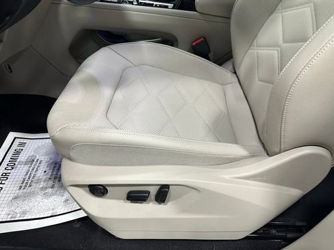 Used 2025 Volkswagen Atlas SE image 13