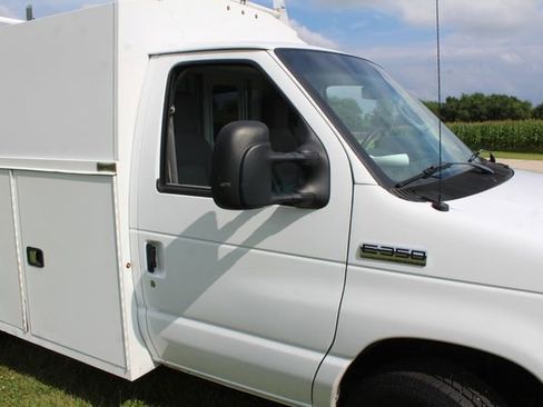 Used 2022 Ford E-350 and Econoline 350 Super Duty w/ Power Windows & Locks Group image 5