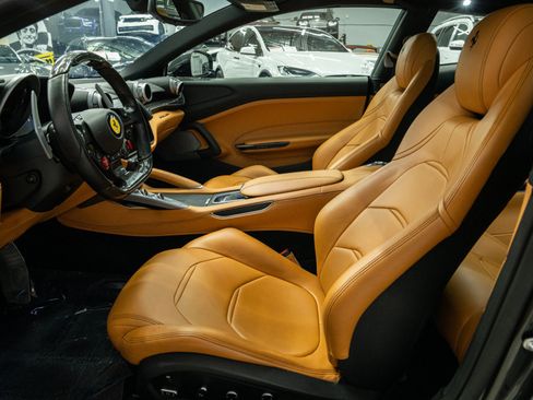Used 2018 Ferrari GTC4Lusso AWD/4WD image 34