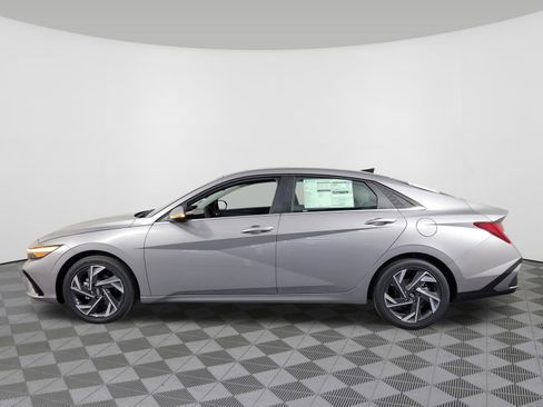 New 2025 Hyundai Elantra Limited w/ Cargo Package image 39