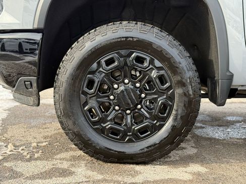 Used 2025 Chevrolet Silverado 2500 Custom w/ Custom Value Package image 5