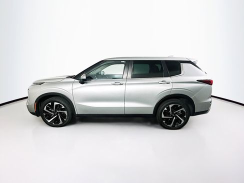 Used 2023 Mitsubishi Outlander SE image 4