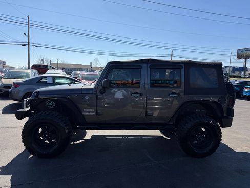 Used 2018 Jeep Wrangler Unlimited Sport S AWD/4WD image 6