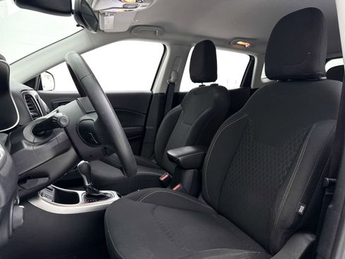Used 2019 Jeep Compass Sport w/ Tech Group FWD image 18