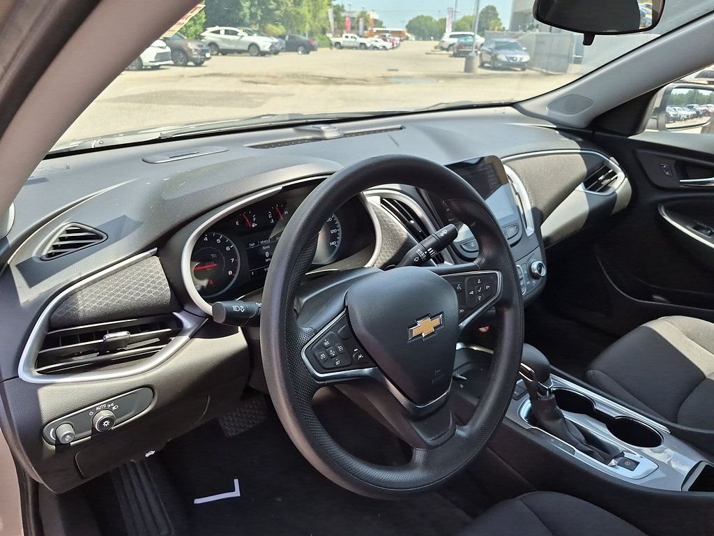 Used 2025 Chevrolet Malibu LT FWD image 15