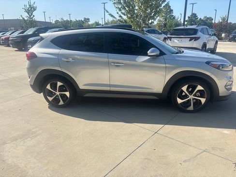 Used 2018 Hyundai Tucson Value w/ Cargo Package FWD image 5