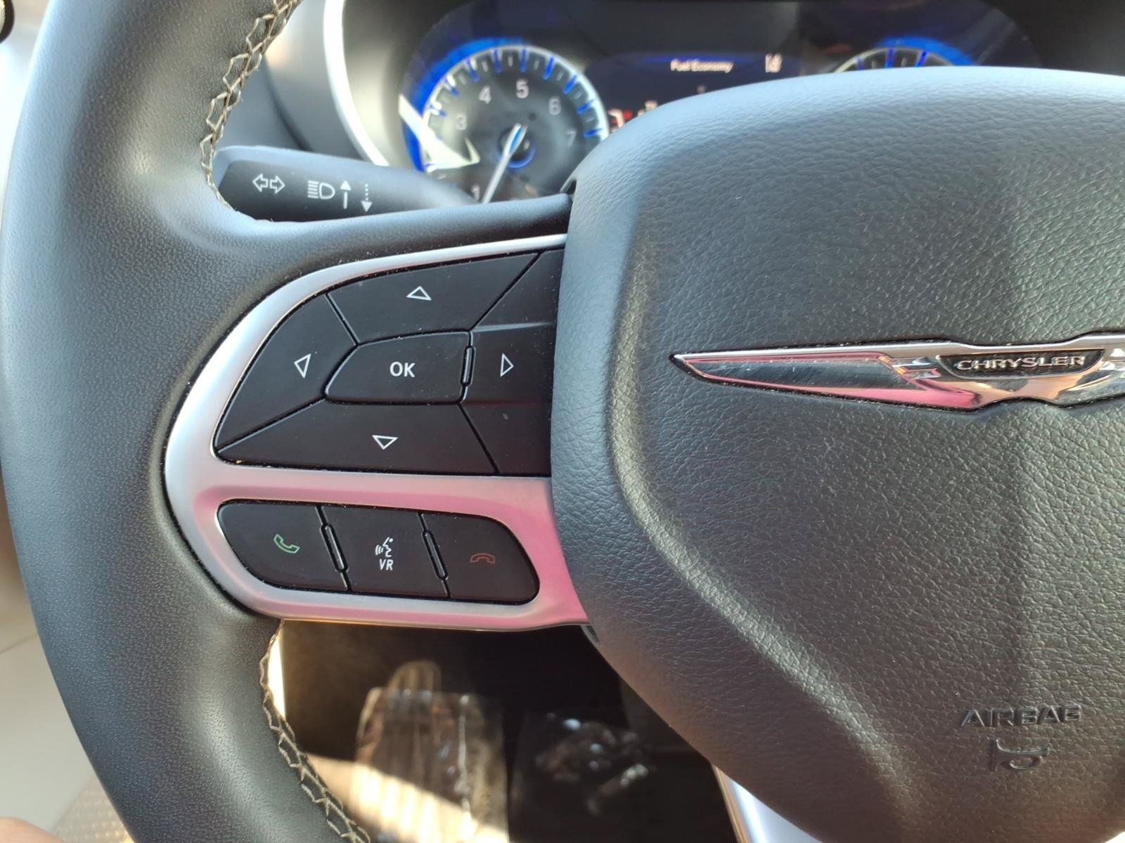 Used 2024 Chrysler Pacifica Touring-L FWD image 17