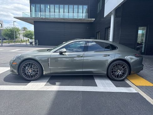 Certified 2023 Porsche Panamera Platinum Edition image 2