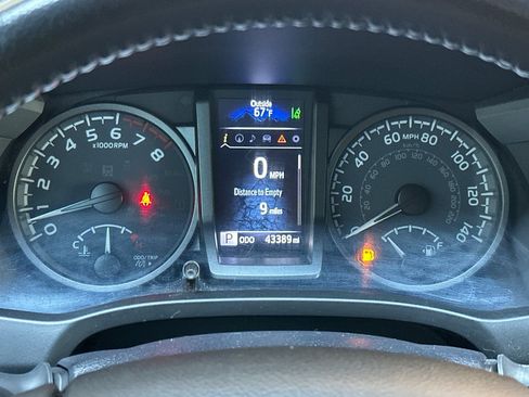 Used 2021 Toyota Tacoma TRD Off-Road w/ Technology Package AWD/4WD image 28