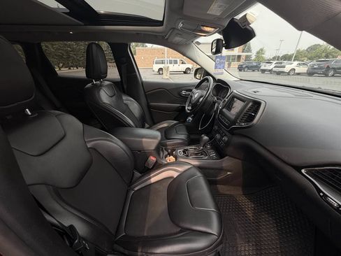 Used 2020 Jeep Cherokee Latitude Plus AWD/4WD image 11