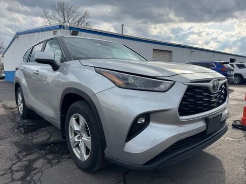 Used 2023 Toyota Highlander LE image 8