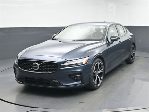 Used 2024 Volvo S60 B5 Ultimate image 3