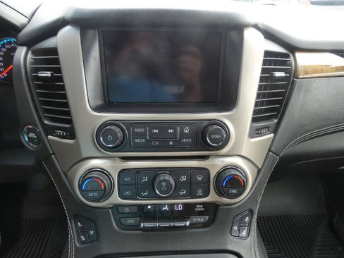 Used 2017 GMC Yukon XL Denali w/ Open Road Package AWD/4WD image 23