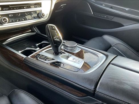 Used 2020 BMW 750i xDrive w/ Cold Weather Package image 18