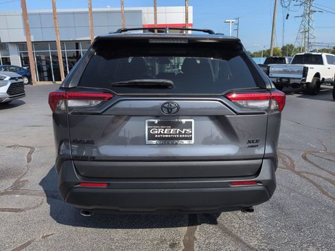 Used 2021 Toyota RAV4 XLE AWD/4WD image 4