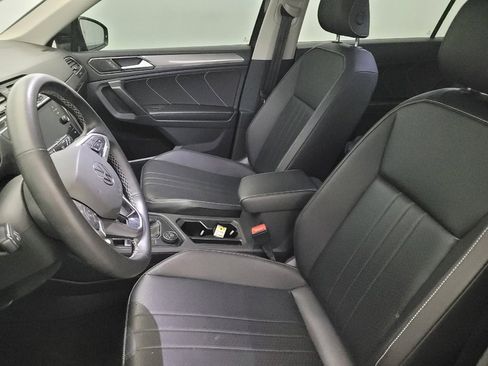 Used 2022 Volkswagen Tiguan SE image 17
