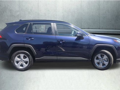 Used 2025 Toyota RAV4 XLE AWD/4WD image 11